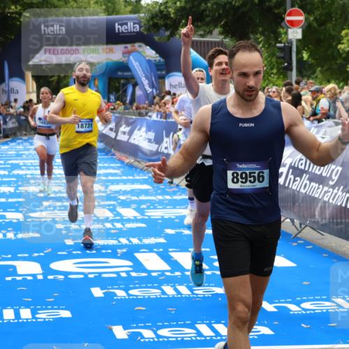 29.06.2025 - hella hamburg halbmarathon Zöllner http://msf.ph/oto/8186194 29.06.2025 10:33:34 Ziel 4602, 8312, 8956, 15326, 16931, 18731, 18854 meine-sportfotos.de