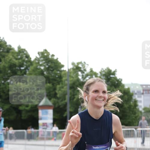 29.06.2025 - hella hamburg halbmarathon Jannik Wohlers http://msf.ph/oto/8186202 29.06.2025 10:23:34 Lombardsbrücke 1444, 1545, 2489, 3013, 3185, 4122, 4597, 4990, 5039, 5055, 5258, 5260, 5358, 5661, 5954, 7013, 7426, 8141, 8149, 8502, 8717, 9217, 9603, 11044, 11306, 11347, 11415, 11454, 13149, 15352, 15739, 15853, 17385, 17414, 17513, 17595, 18091, 18210, 18314, 18745, 18998, 19017 meine-sportfotos.de