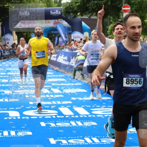 29.06.2025 - hella hamburg halbmarathon Zöllner http://msf.ph/oto/8186210 29.06.2025 10:33:35 Ziel 1053, 4602, 8312, 15326, 16931, 18731, 18854 meine-sportfotos.de