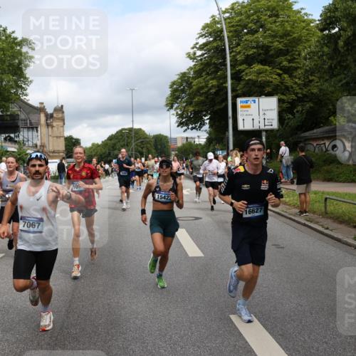 29.06.2025 - hella hamburg halbmarathon Yannick Fuchs http://msf.ph/oto/8186237 29.06.2025 10:43:36 20KM 1094, 1342, 1381, 1476, 2013, 2504, 2516, 2592, 2596, 2706, 2878, 2889, 2937, 3060, 3692, 4017, 4832, 5460, 5705, 6158, 7067, 7297, 7332, 8112, 8437, 8821, 9038, 9126, 9200, 9213, 9463, 9619, 9649, 9695, 9924, 9965, 10184, 11340, 11519, 11579, 11779, 11819, 11977, 12035, 12094, 12271, 12421, 12670, 13233, 13688, 13690, 14526, 15422, 15523, 16114, 16627, 16653, 16731, 16891, 17173, 17753, 18058, 18842, 18926, 19109 meine-sportfotos.de
