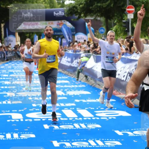 29.06.2025 - hella hamburg halbmarathon Zöllner http://msf.ph/oto/8186260 29.06.2025 10:33:35 Ziel 1053, 4602, 8312, 15326, 16931, 18731, 18854 meine-sportfotos.de