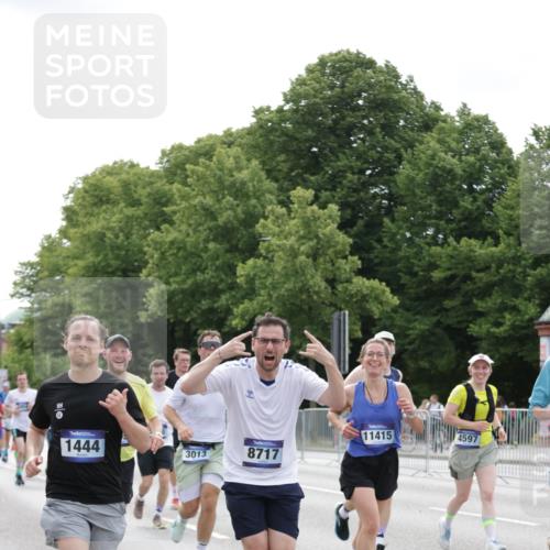 29.06.2025 - hella hamburg halbmarathon Jannik Wohlers http://msf.ph/oto/8186348 29.06.2025 10:23:35 Lombardsbrücke 1389, 1444, 1545, 2489, 3013, 3185, 4122, 4597, 4990, 5039, 5055, 5258, 5260, 5358, 5661, 5954, 7013, 7426, 8141, 8149, 8502, 8717, 9217, 9603, 11044, 11306, 11347, 11415, 11454, 13149, 15352, 17414, 17513, 17595, 18091, 18210, 18314, 18745, 18998, 19017 meine-sportfotos.de