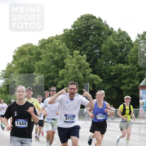 29.06.2025 - hella hamburg halbmarathon Jannik Wohlers http://msf.ph/oto/8186443 29.06.2025 10:23:35 Lombardsbrücke 1389, 1444, 1545, 2489, 3013, 3185, 4122, 4597, 4990, 5039, 5055, 5258, 5260, 5358, 5661, 5954, 7013, 7426, 8141, 8149, 8502, 8717, 9217, 9603, 11044, 11306, 11347, 11415, 11454, 13149, 15352, 17414, 17513, 17595, 18091, 18210, 18314, 18745, 18998, 19017 meine-sportfotos.de