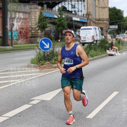 29.06.2025 - hella hamburg halbmarathon Yannick Fuchs http://msf.ph/oto/8186482 29.06.2025 10:29:55 20KM 57, 1217, 1344, 1562, 4740, 4944, 5269, 5554, 6704, 7466, 7867, 8901, 10771, 11559, 11898, 12204, 12369, 12751, 14603, 14629, 14952, 15390, 15391, 15991, 16140, 16177, 16695, 16811, 16963, 16964, 17022, 17643, 17826, 18183, 18220, 18237, 18419 meine-sportfotos.de