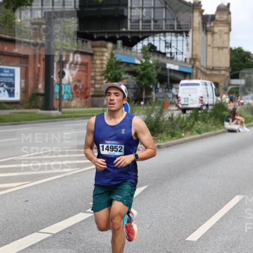 29.06.2025 - hella hamburg halbmarathon Yannick Fuchs http://msf.ph/oto/8186496 29.06.2025 10:29:55 20KM 57, 1217, 1344, 1562, 4740, 4944, 5269, 5554, 6704, 7466, 7867, 8901, 10771, 11559, 11898, 12204, 12369, 12751, 14603, 14629, 14952, 15390, 15391, 15991, 16140, 16177, 16695, 16811, 16963, 16964, 17022, 17643, 17826, 18183, 18220, 18237, 18419 meine-sportfotos.de