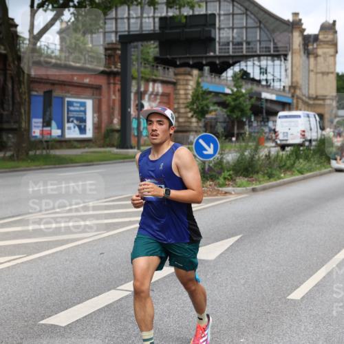 29.06.2025 - hella hamburg halbmarathon Yannick Fuchs http://msf.ph/oto/8186501 29.06.2025 10:29:55 20KM 57, 1217, 1344, 1562, 4740, 4944, 5269, 5554, 6704, 7466, 7867, 8901, 10771, 11559, 11898, 12204, 12369, 12751, 14603, 14629, 14952, 15390, 15391, 15991, 16140, 16177, 16695, 16811, 16963, 16964, 17022, 17643, 17826, 18183, 18220, 18237, 18419 meine-sportfotos.de