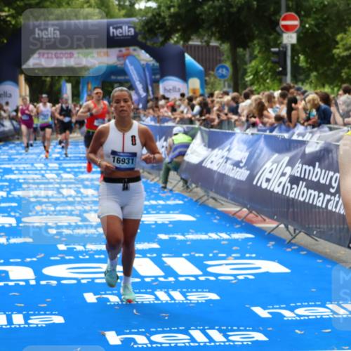29.06.2025 - hella hamburg halbmarathon Zöllner http://msf.ph/oto/8186534 29.06.2025 10:33:37 Ziel 1053, 2836, 8312, 14975, 15326, 16931, 17191, 18854 meine-sportfotos.de