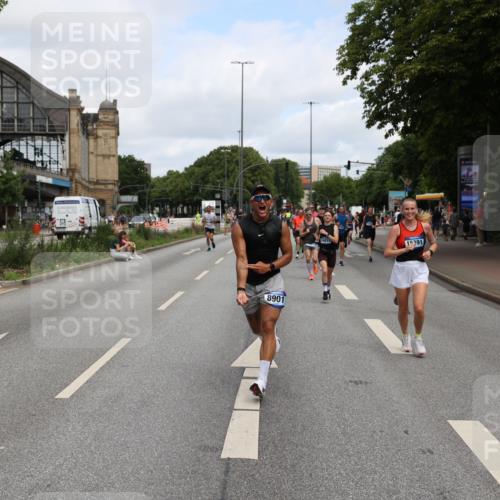 29.06.2025 - hella hamburg halbmarathon Yannick Fuchs http://msf.ph/oto/8186558 29.06.2025 10:29:57 20KM 57, 1344, 1562, 4740, 4944, 5269, 5554, 6704, 7466, 7867, 8901, 10771, 11559, 11898, 12044, 12204, 12751, 14629, 14952, 15390, 15391, 15991, 16140, 16177, 16695, 16811, 16963, 16964, 17022, 17643, 17826, 18183, 18220, 18237 meine-sportfotos.de