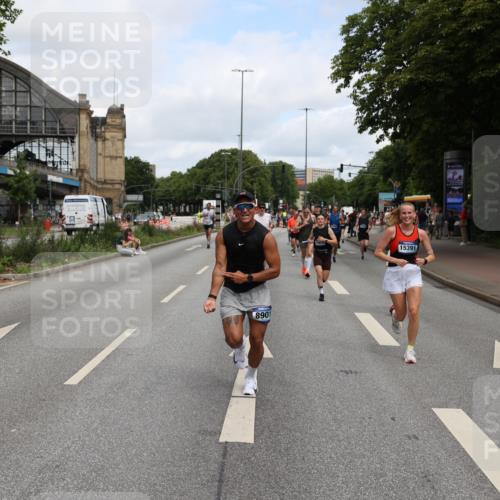 29.06.2025 - hella hamburg halbmarathon Yannick Fuchs http://msf.ph/oto/8186572 29.06.2025 10:29:58 20KM 57, 1344, 1562, 4740, 4944, 5269, 5554, 6704, 7466, 7867, 8901, 10771, 11559, 11898, 12044, 12204, 12751, 14629, 14952, 15390, 15391, 15991, 16140, 16177, 16695, 16811, 16963, 16964, 17022, 17643, 17826, 18183, 18220, 18237 meine-sportfotos.de