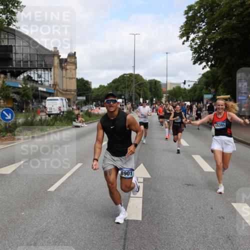 29.06.2025 - hella hamburg halbmarathon Yannick Fuchs http://msf.ph/oto/8186594 29.06.2025 10:29:58 20KM 57, 1344, 1562, 4740, 4944, 5269, 5554, 6704, 7466, 7867, 8901, 10771, 11559, 11898, 12044, 12204, 12751, 14629, 14952, 15390, 15391, 15991, 16140, 16177, 16695, 16811, 16963, 16964, 17022, 17643, 17826, 18183, 18220, 18237 meine-sportfotos.de