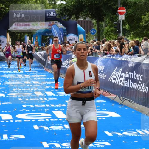 29.06.2025 - hella hamburg halbmarathon Zöllner http://msf.ph/oto/8186652 29.06.2025 10:33:38 Ziel 1053, 1396, 2836, 8312, 12595, 14975, 16931, 17191, 18854 meine-sportfotos.de