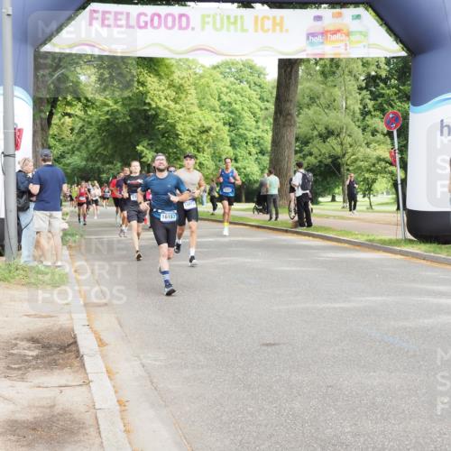 29.06.2025 - hella hamburg halbmarathon MichiJ http://msf.ph/oto/8186672 29.06.2025 10:19:00 Zwischen KM18-KM19 12287, 17213, 18874 meine-sportfotos.de