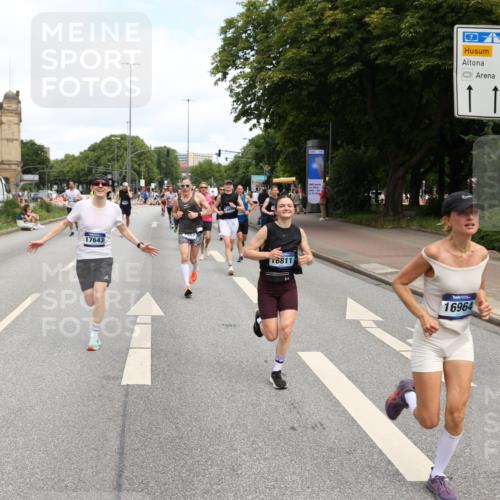 29.06.2025 - hella hamburg halbmarathon Yannick Fuchs http://msf.ph/oto/8186723 29.06.2025 10:30:00 20KM 57, 1344, 1562, 4050, 4740, 4944, 5269, 5554, 6704, 7466, 7867, 8901, 10771, 11559, 11898, 12044, 12204, 12751, 14629, 14841, 14952, 15390, 15391, 15931, 16140, 16177, 16695, 16811, 16963, 16964, 17022, 17643, 17826, 18183, 18220, 18237 meine-sportfotos.de