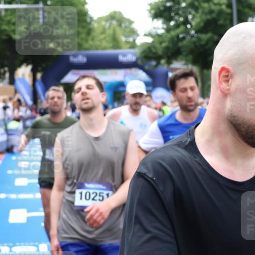 29.06.2025 - hella hamburg halbmarathon Zöllner http://msf.ph/oto/8186726 29.06.2025 10:43:19 Ziel 1675, 3109, 3124, 3146, 7026, 7093, 10099, 15706, 16314, 16997, 18304 meine-sportfotos.de