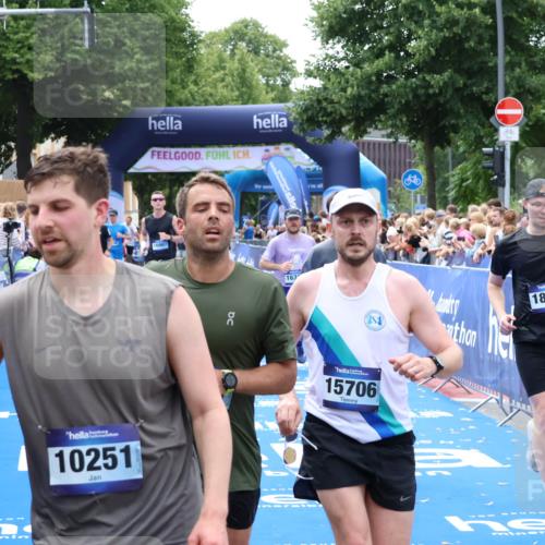 29.06.2025 - hella hamburg halbmarathon Zöllner http://msf.ph/oto/8186741 29.06.2025 10:43:20 Ziel 1675, 3109, 3124, 3146, 7093, 10099, 15706, 15921, 16314, 16997, 18274, 18304 meine-sportfotos.de