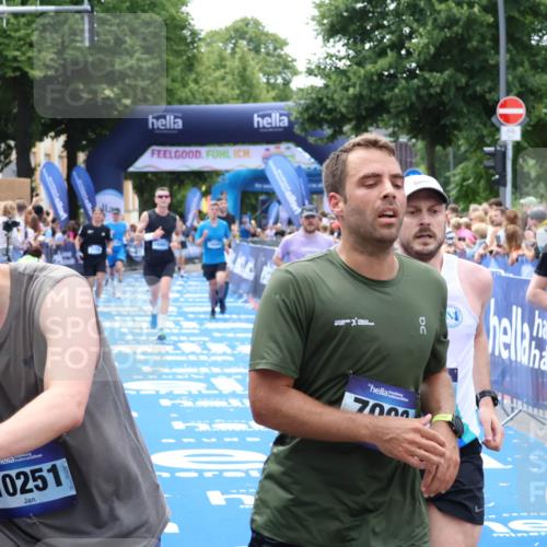 29.06.2025 - hella hamburg halbmarathon Zöllner http://msf.ph/oto/8186748 29.06.2025 10:43:20 Ziel 1675, 3109, 3124, 3146, 7093, 10099, 15706, 15921, 16314, 16997, 18274, 18304 meine-sportfotos.de