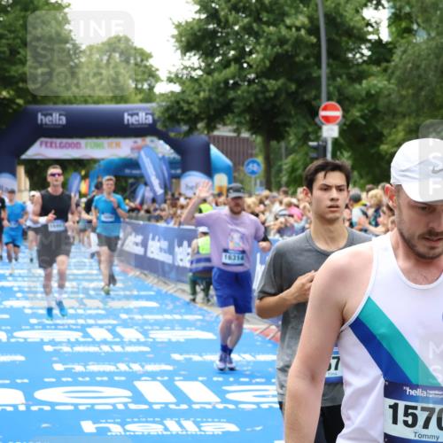 29.06.2025 - hella hamburg halbmarathon Zöllner http://msf.ph/oto/8186756 29.06.2025 10:43:21 Ziel 1675, 3109, 3124, 3146, 10099, 15921, 16314, 16997, 18274, 18304 meine-sportfotos.de