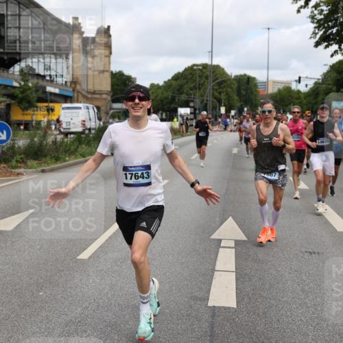 29.06.2025 - hella hamburg halbmarathon Yannick Fuchs http://msf.ph/oto/8186774 29.06.2025 10:30:01 20KM 57, 1344, 1562, 4050, 4740, 4944, 5269, 5554, 6704, 7466, 7867, 8901, 10771, 11559, 11898, 12044, 12204, 12751, 14629, 14841, 14952, 15390, 15391, 15931, 16177, 16695, 16811, 16963, 16964, 17022, 17643, 17826, 18183, 18220, 18237 meine-sportfotos.de