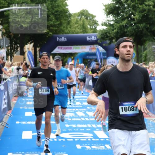 29.06.2025 - hella hamburg halbmarathon Zöllner http://msf.ph/oto/8186789 29.06.2025 10:43:26 Ziel 2653, 3109, 3124, 3146, 3928, 5506, 8664, 10099, 10237, 13348, 15921, 16720, 17391, 18274, 18942, 18987, 19009, 19051 meine-sportfotos.de