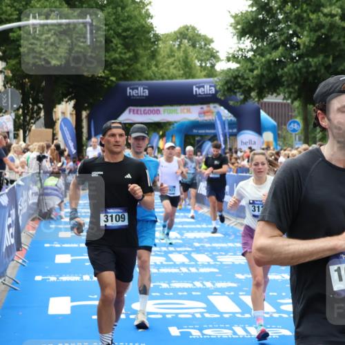 29.06.2025 - hella hamburg halbmarathon Zöllner http://msf.ph/oto/8186802 29.06.2025 10:43:26 Ziel 2653, 3109, 3124, 3146, 3928, 5506, 8664, 10099, 10237, 13348, 15921, 16720, 17391, 18274, 18942, 18987, 19009, 19051 meine-sportfotos.de