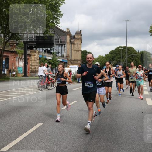 29.06.2025 - hella hamburg halbmarathon Yannick Fuchs http://msf.ph/oto/8186804 29.06.2025 10:43:38 20KM 1094, 1342, 1381, 1476, 2013, 2504, 2516, 2592, 2596, 2706, 2878, 2889, 2937, 3060, 3692, 4017, 4832, 5460, 6115, 6158, 7067, 7297, 7332, 8112, 8437, 8821, 9038, 9126, 9200, 9213, 9463, 9619, 9649, 9695, 9924, 9965, 10184, 11340, 11519, 11819, 11977, 12035, 12094, 12271, 12421, 12670, 13233, 13688, 13690, 14526, 15422, 15519, 15523, 16114, 16627, 16653, 16731, 16891, 17753, 17908, 18058, 18842, 18926, 18960, 19109 meine-sportfotos.de