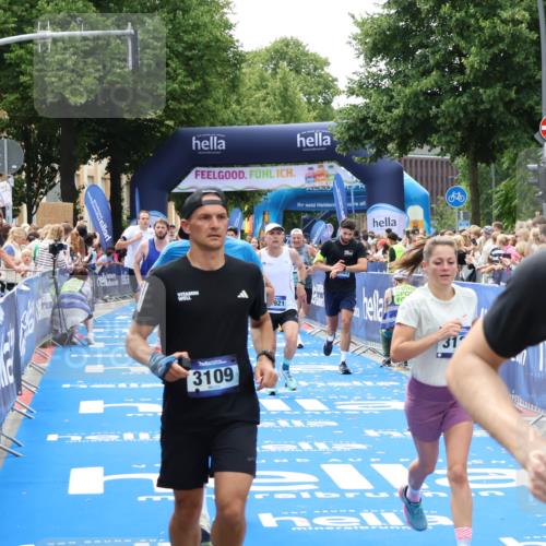 29.06.2025 - hella hamburg halbmarathon Zöllner http://msf.ph/oto/8186814 29.06.2025 10:43:26 Ziel 2653, 3109, 3124, 3146, 3928, 5506, 8664, 10099, 10237, 13348, 15921, 16720, 17391, 18274, 18942, 18987, 19009, 19051 meine-sportfotos.de