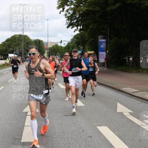 29.06.2025 - hella hamburg halbmarathon Yannick Fuchs http://msf.ph/oto/8186815 29.06.2025 10:30:01 20KM 57, 1344, 1562, 4050, 4740, 4944, 5269, 5554, 6704, 7466, 7867, 8901, 10771, 11559, 11898, 12044, 12204, 12751, 14629, 14841, 14952, 15390, 15391, 15931, 16177, 16695, 16811, 16963, 16964, 17022, 17643, 17826, 18183, 18220, 18237 meine-sportfotos.de