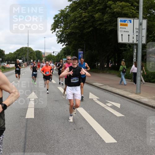 29.06.2025 - hella hamburg halbmarathon Yannick Fuchs http://msf.ph/oto/8186882 29.06.2025 10:30:02 20KM 57, 1344, 4050, 4740, 4944, 5269, 5554, 6704, 7466, 7867, 8901, 10771, 11559, 11898, 12044, 12204, 12751, 14629, 14841, 14952, 15390, 15391, 15931, 16177, 16695, 16811, 16963, 16964, 17022, 17643, 17826, 18183, 18220, 18237 meine-sportfotos.de