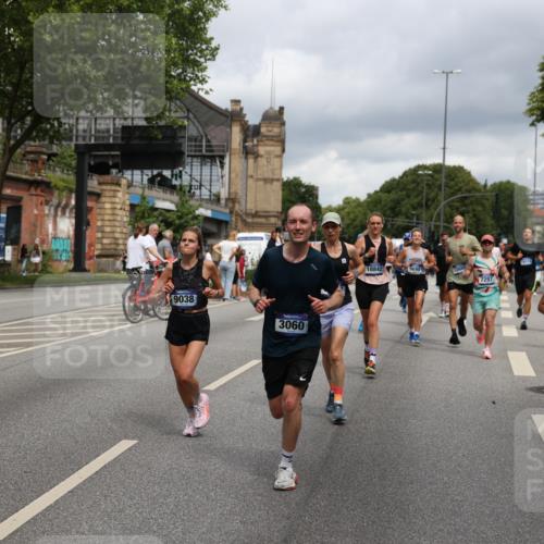 29.06.2025 - hella hamburg halbmarathon Yannick Fuchs http://msf.ph/oto/8186900 29.06.2025 10:43:39 20KM 1094, 1342, 1381, 1476, 2013, 2504, 2516, 2592, 2596, 2706, 2878, 2889, 2937, 3060, 3692, 4017, 4832, 5460, 6115, 6158, 7067, 7297, 7332, 8112, 8437, 8821, 9038, 9126, 9200, 9213, 9463, 9597, 9619, 9695, 9723, 9924, 9965, 10189, 11340, 11519, 11819, 11977, 12035, 12271, 12670, 13233, 13688, 13690, 14526, 14838, 15422, 15519, 15523, 16114, 16627, 16653, 16731, 16738, 16891, 17753, 17908, 18058, 18842, 18926, 18960, 19109 meine-sportfotos.de