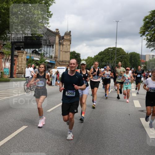 29.06.2025 - hella hamburg halbmarathon Yannick Fuchs http://msf.ph/oto/8186923 29.06.2025 10:43:39 20KM 1094, 1342, 1381, 1476, 2013, 2504, 2516, 2592, 2596, 2706, 2878, 2889, 2937, 3060, 3692, 4017, 4832, 5460, 6115, 6158, 7067, 7297, 7332, 8112, 8437, 8821, 9038, 9126, 9200, 9213, 9463, 9597, 9619, 9695, 9723, 9924, 9965, 10189, 11340, 11519, 11819, 11977, 12035, 12271, 12670, 13233, 13688, 13690, 14526, 14838, 15422, 15519, 15523, 16114, 16627, 16653, 16731, 16738, 16891, 17753, 17908, 18058, 18842, 18926, 18960, 19109 meine-sportfotos.de