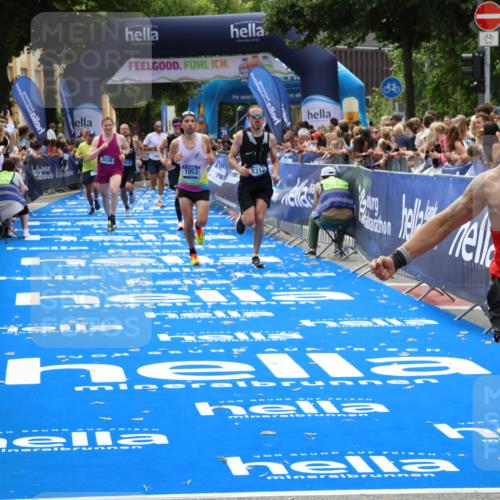 29.06.2025 - hella hamburg halbmarathon Zöllner http://msf.ph/oto/8186937 29.06.2025 10:33:40 Ziel 1053, 1396, 2836, 8312, 12595, 14975, 17191, 18854 meine-sportfotos.de