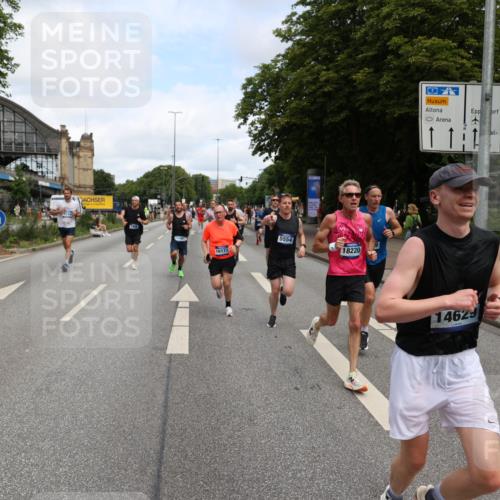 29.06.2025 - hella hamburg halbmarathon Yannick Fuchs http://msf.ph/oto/8186941 29.06.2025 10:30:03 20KM 57, 1344, 1889, 4050, 4740, 4944, 5269, 5554, 6704, 7466, 7867, 8901, 10771, 11559, 11898, 12044, 12204, 12751, 13798, 14629, 14841, 14952, 15390, 15391, 15931, 16177, 16695, 16811, 16964, 17022, 17643, 17826, 18183, 18220, 18237 meine-sportfotos.de