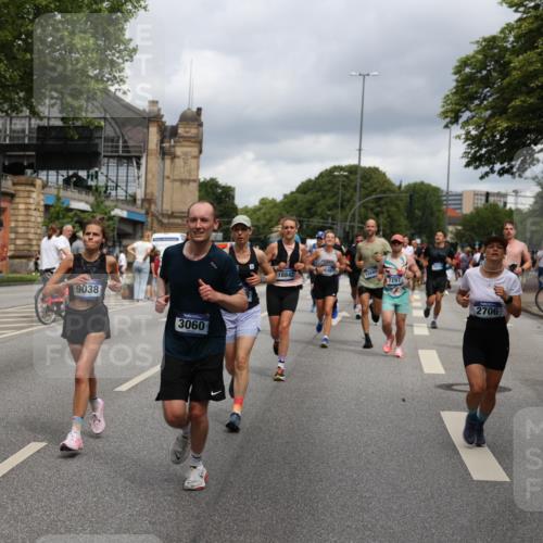 29.06.2025 - hella hamburg halbmarathon Yannick Fuchs http://msf.ph/oto/8186957 29.06.2025 10:43:39 20KM 1094, 1342, 1381, 1476, 2013, 2504, 2516, 2592, 2596, 2706, 2878, 2889, 2937, 3060, 3692, 4017, 4832, 5460, 6115, 6158, 7067, 7297, 7332, 8112, 8437, 8821, 9038, 9126, 9200, 9213, 9463, 9597, 9619, 9695, 9723, 9924, 9965, 10189, 11340, 11519, 11819, 11977, 12035, 12271, 12670, 13233, 13688, 13690, 14526, 14838, 15422, 15519, 15523, 16114, 16627, 16653, 16731, 16738, 16891, 17753, 17908, 18058, 18842, 18926, 18960, 19109 meine-sportfotos.de