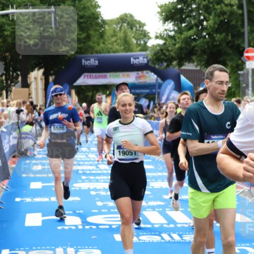 29.06.2025 - hella hamburg halbmarathon Zöllner http://msf.ph/oto/8187045 29.06.2025 10:43:32 Ziel 2653, 3928, 4080, 5124, 5436, 5506, 7635, 8664, 9931, 10237, 10246, 11648, 12623, 14484, 16338, 17391, 18513, 18775, 18810, 18942, 19009, 19051, 19229 meine-sportfotos.de