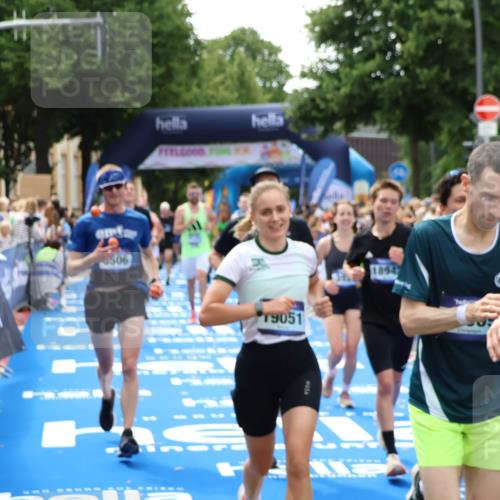 29.06.2025 - hella hamburg halbmarathon Zöllner http://msf.ph/oto/8187049 29.06.2025 10:43:33 Ziel 3928, 4080, 5124, 5436, 5506, 7635, 8664, 9931, 10237, 10246, 11648, 12623, 14484, 16338, 17391, 18513, 18775, 18810, 18942, 19051, 19229 meine-sportfotos.de