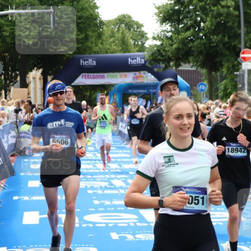 29.06.2025 - hella hamburg halbmarathon Zöllner http://msf.ph/oto/8187067 29.06.2025 10:43:33 Ziel 3928, 4080, 5124, 5436, 5506, 7635, 8664, 9931, 10237, 10246, 11648, 12623, 14484, 16338, 17391, 18513, 18775, 18810, 18942, 19051, 19229 meine-sportfotos.de