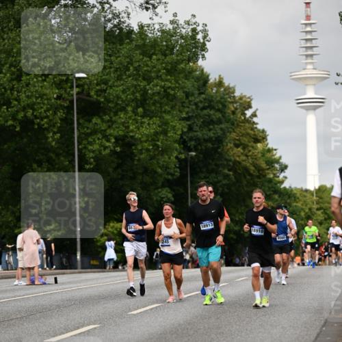 29.06.2025 - hella hamburg halbmarathon Dr. Thomas Lammeyer http://msf.ph/oto/8187092 29.06.2025 10:10:53 Kennedybrücke 1245, 1766, 1981, 4550, 4666, 5951, 6314, 6572, 6664, 8051, 8960, 9560, 10212, 10297, 10736, 10886 meine-sportfotos.de