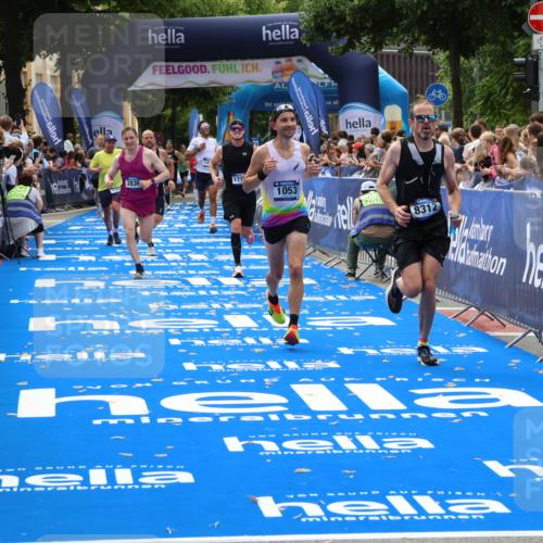 29.06.2025 - hella hamburg halbmarathon Zöllner http://msf.ph/oto/8187097 29.06.2025 10:33:42 Ziel 1053, 1396, 2836, 8312, 12595, 14975, 16755, 17191 meine-sportfotos.de