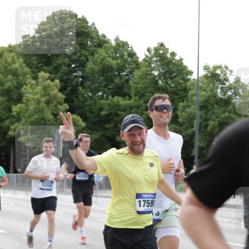 29.06.2025 - hella hamburg halbmarathon Jannik Wohlers http://msf.ph/oto/8187098 29.06.2025 10:23:37 Lombardsbrücke 1389, 1444, 1545, 2489, 3013, 3185, 3579, 4122, 4597, 4990, 4993, 5039, 5055, 5258, 5260, 5358, 5661, 5954, 7013, 7426, 8141, 8149, 8502, 8717, 9217, 9603, 11044, 11306, 11347, 11415, 14433, 14439, 15352, 15456, 17262, 17414, 17513, 17595, 18091, 18210, 18745, 18998, 19017 meine-sportfotos.de