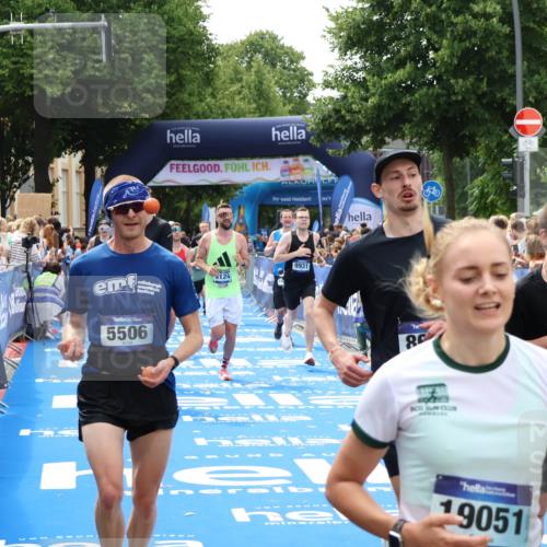 29.06.2025 - hella hamburg halbmarathon Zöllner http://msf.ph/oto/8187102 29.06.2025 10:43:34 Ziel 3928, 4080, 5124, 5436, 5506, 7635, 8664, 9931, 10246, 11648, 12623, 14484, 16338, 18513, 18775, 18810, 18942, 19229 meine-sportfotos.de