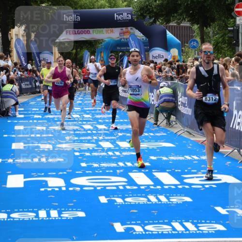 29.06.2025 - hella hamburg halbmarathon Zöllner http://msf.ph/oto/8187140 29.06.2025 10:33:42 Ziel 1053, 1396, 2836, 8312, 12595, 14975, 16755, 17191 meine-sportfotos.de