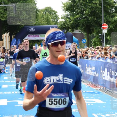 29.06.2025 - hella hamburg halbmarathon Zöllner http://msf.ph/oto/8187157 29.06.2025 10:43:35 Ziel 3928, 4080, 5124, 5436, 7635, 9931, 10246, 11648, 12623, 13996, 14484, 16338, 18513, 18775, 18810, 19229 meine-sportfotos.de
