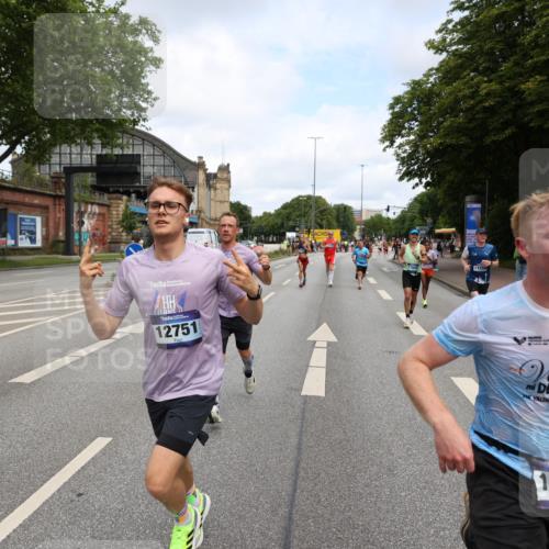 29.06.2025 - hella hamburg halbmarathon Yannick Fuchs http://msf.ph/oto/8187186 29.06.2025 10:30:06 20KM 57, 1344, 1889, 4050, 4740, 4944, 5269, 5554, 6704, 7466, 7867, 8901, 10771, 11559, 11898, 12044, 12751, 13798, 14629, 14841, 15390, 15391, 15931, 16177, 16695, 16811, 16964, 17022, 17643, 17826, 18183, 18220, 18237 meine-sportfotos.de