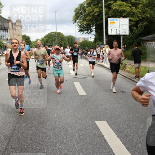 29.06.2025 - hella hamburg halbmarathon Yannick Fuchs http://msf.ph/oto/8187206 29.06.2025 10:43:41 20KM 1342, 1476, 2013, 2504, 2516, 2592, 2596, 2706, 2878, 2889, 2937, 3060, 3692, 4017, 4832, 5460, 5978, 6115, 6158, 7100, 7297, 7332, 7657, 8112, 8437, 9038, 9126, 9200, 9463, 9491, 9597, 9619, 9695, 9723, 9924, 9965, 10189, 11340, 11519, 11819, 11977, 12035, 12271, 12670, 13233, 13688, 13690, 14526, 14838, 15422, 15519, 15523, 16114, 16653, 16731, 16738, 16843, 16877, 16891, 17753, 17908, 18058, 18842, 18926, 18960, 19109 meine-sportfotos.de