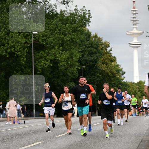 29.06.2025 - hella hamburg halbmarathon Dr. Thomas Lammeyer http://msf.ph/oto/8187221 29.06.2025 10:10:54 Kennedybrücke 1245, 1981, 4550, 4666, 5951, 6314, 6572, 6664, 8051, 8960, 9560, 10212, 10297, 10736, 10886 meine-sportfotos.de