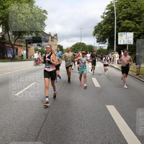 29.06.2025 - hella hamburg halbmarathon Yannick Fuchs http://msf.ph/oto/8187224 29.06.2025 10:43:41 20KM 1342, 1476, 2013, 2504, 2516, 2592, 2596, 2706, 2878, 2889, 2937, 3060, 3692, 4017, 4832, 5460, 5978, 6115, 6158, 7100, 7297, 7332, 7657, 8112, 8437, 9038, 9126, 9200, 9463, 9491, 9597, 9619, 9695, 9723, 9924, 9965, 10189, 11340, 11519, 11819, 11977, 12035, 12271, 12670, 13233, 13688, 13690, 14526, 14838, 15422, 15519, 15523, 16114, 16653, 16731, 16738, 16843, 16877, 16891, 17753, 17908, 18058, 18842, 18926, 18960, 19109 meine-sportfotos.de