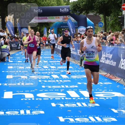 29.06.2025 - hella hamburg halbmarathon Zöllner http://msf.ph/oto/8187227 29.06.2025 10:33:43 Ziel 1053, 1396, 2836, 8312, 12595, 14975, 16755, 17191 meine-sportfotos.de