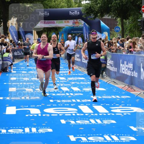 29.06.2025 - hella hamburg halbmarathon Zöllner http://msf.ph/oto/8187299 29.06.2025 10:33:44 Ziel 1053, 1396, 2836, 4246, 5193, 12595, 14975, 16755, 17191 meine-sportfotos.de