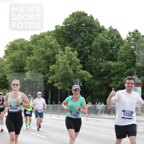 29.06.2025 - hella hamburg halbmarathon Jannik Wohlers http://msf.ph/oto/8187315 29.06.2025 10:23:39 Lombardsbrücke 1389, 1444, 3013, 3185, 3579, 4122, 4597, 4990, 4993, 5039, 5258, 5260, 5661, 5954, 7013, 7426, 7920, 8141, 8149, 8187, 8502, 8717, 9217, 9603, 11306, 11347, 11415, 14433, 14439, 15352, 15456, 17147, 17262, 17414, 17513, 17595, 18132, 18210, 18745, 18998 meine-sportfotos.de