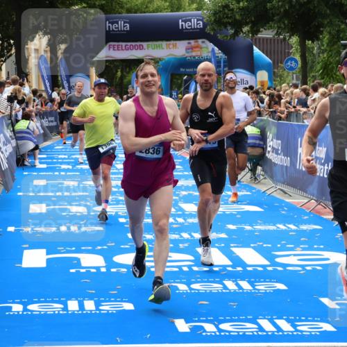 29.06.2025 - hella hamburg halbmarathon Zöllner http://msf.ph/oto/8187355 29.06.2025 10:33:45 Ziel 1396, 2746, 2836, 4246, 5193, 12595, 14975, 16755, 17191 meine-sportfotos.de